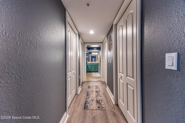 Building Photo - 121 Lancha Cir