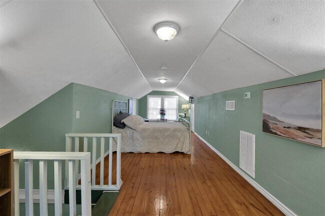 Building Photo - 1004 Mccall Ave