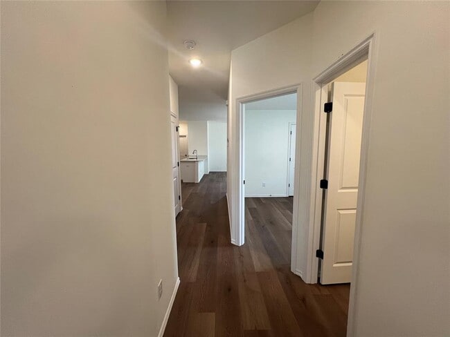 Building Photo - 302 Aaran Way