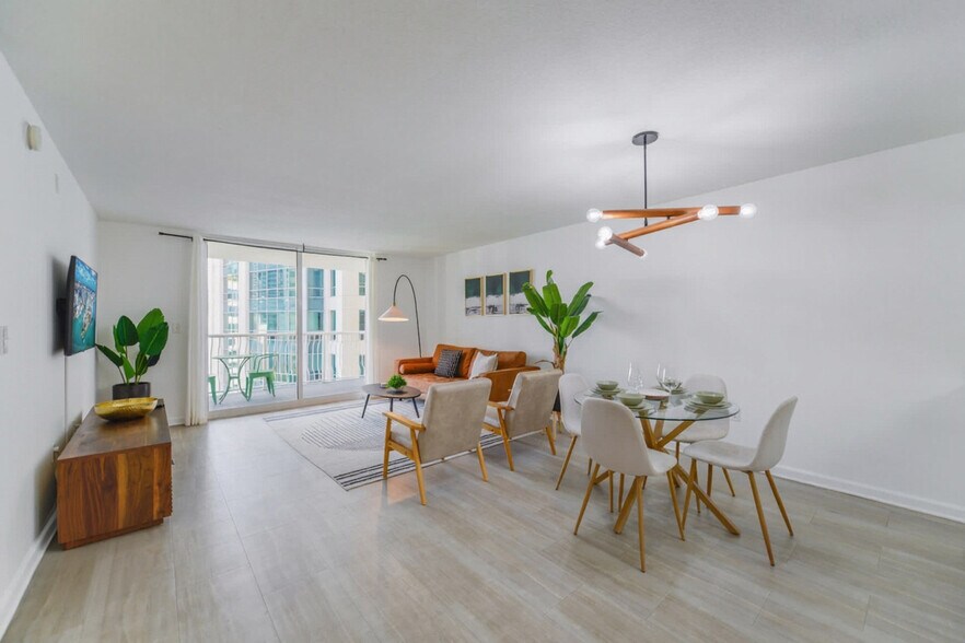 Building Photo - 1 SE 12th St