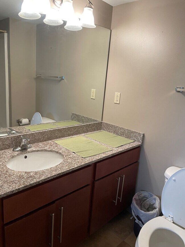 Building Photo - Lake Plaza #904- 3BD/2BA Available for FALL 2026! Rent includes use of ONE parking space in Lake ...