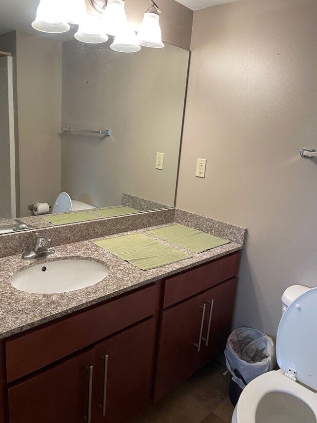 Building Photo - Lake Plaza #904- 3BD/2BA Available for FALL 2026! Rent includes use of THREE parking space in Lak...