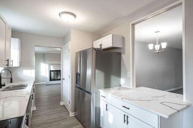 Building Photo - 420 Stoneybrook Dr