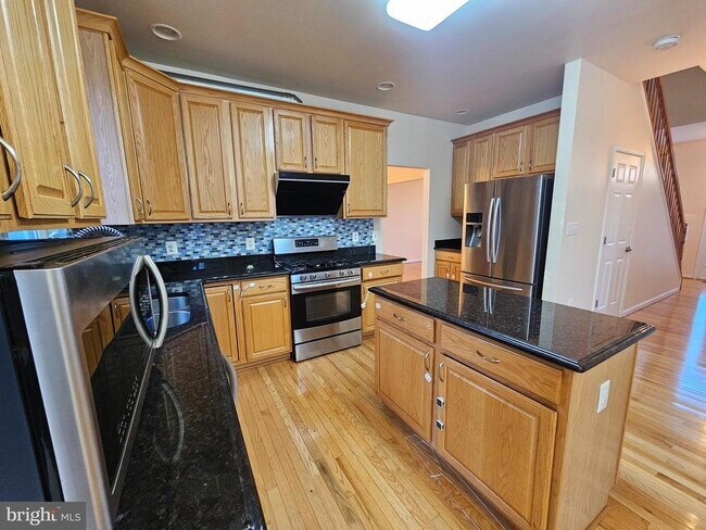 Building Photo - 6125 Hot Spring Ln