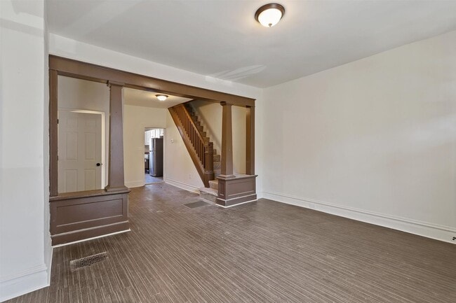 Building Photo - Bright 5 Bedroom, 1.5 Bath Home in Harrisburg, Pa!