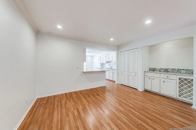 Dining room - 7815 Broadway St