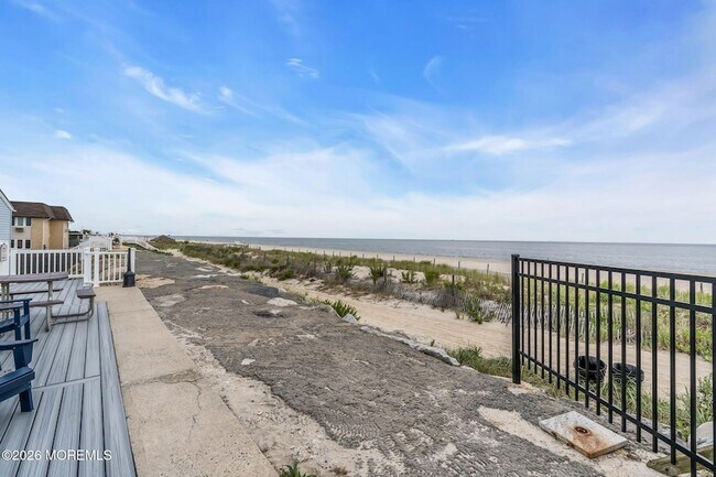 Building Photo - 1201 E Ocean Ave