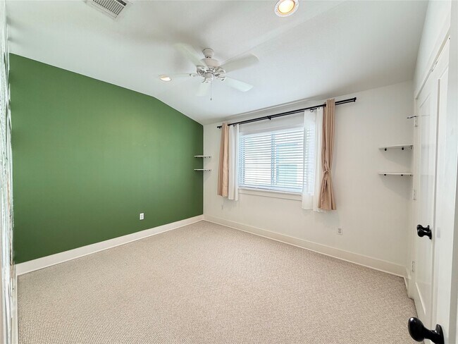 Building Photo - 2807 Old Pecan Grove Ln