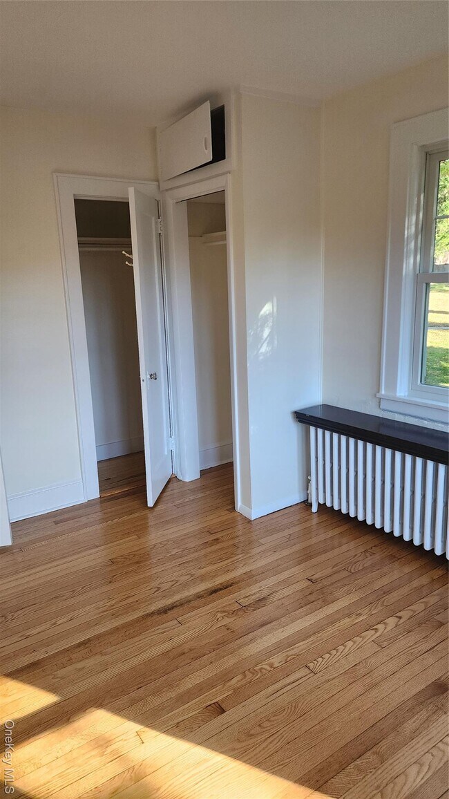 Building Photo - 22 Beech St