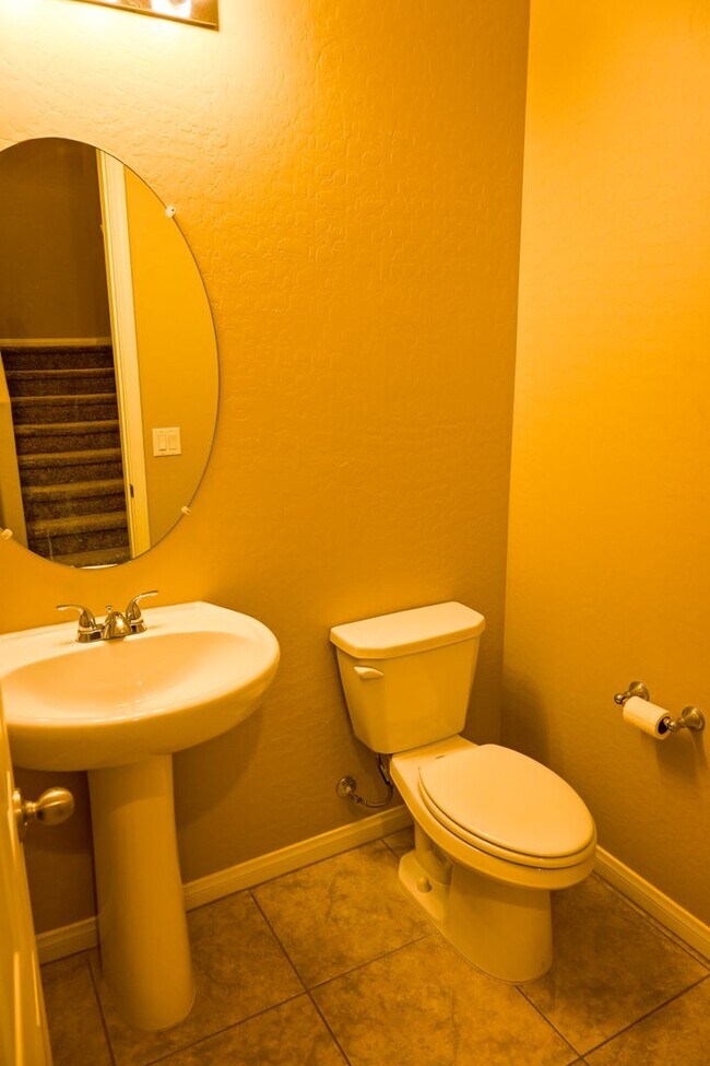Building Photo - Beautiful 3 bed Townhome in Summerlin