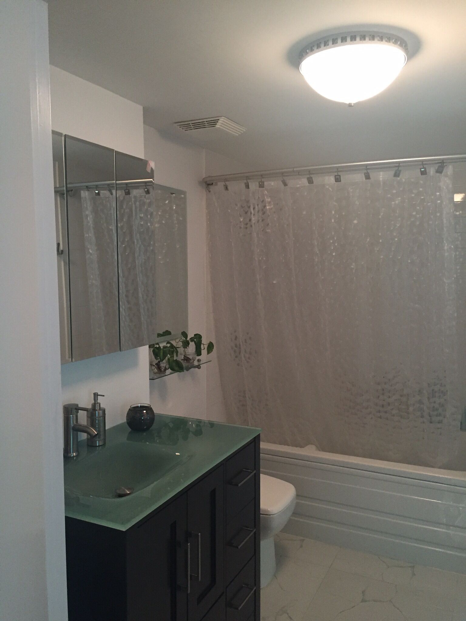 Building Photo - 690 SW 1st Ave