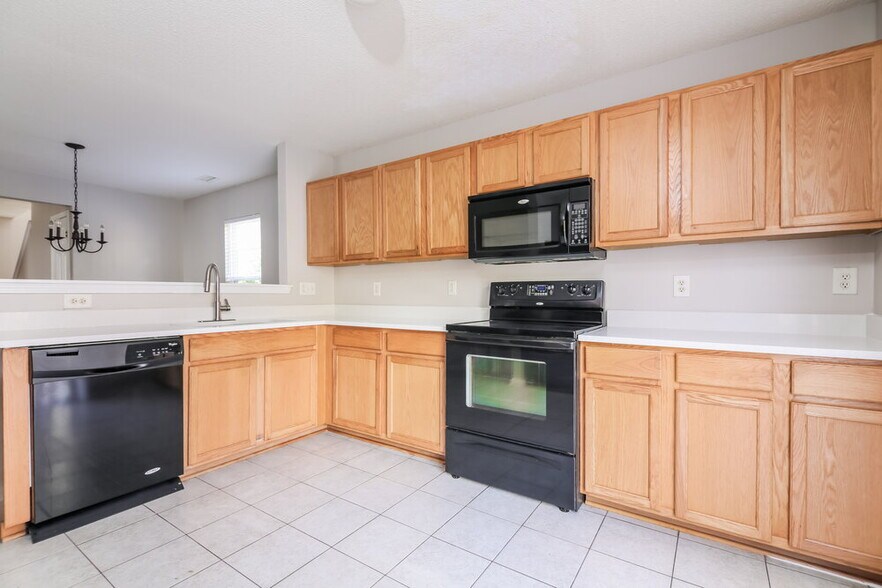 Building Photo - 77 Buckleigh Dr