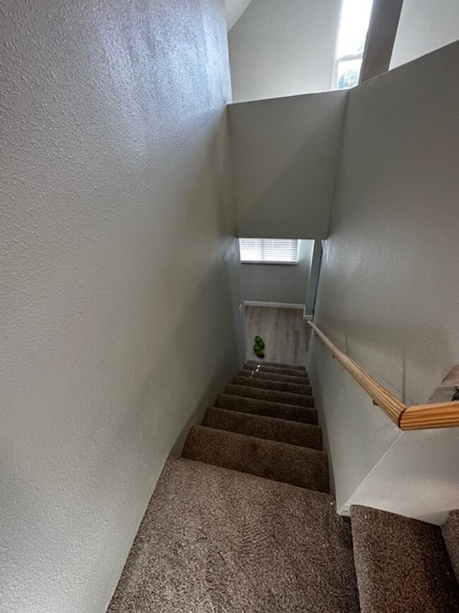 Building Photo - Charming Two Bedroom Pet Friendly Home in ...