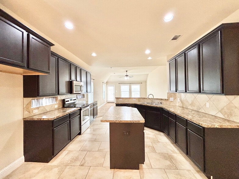 Building Photo - 3010 Sweetwater Trl