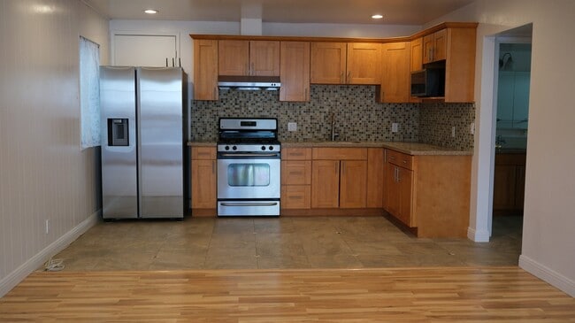 Building Photo - 242 Dennis Dr