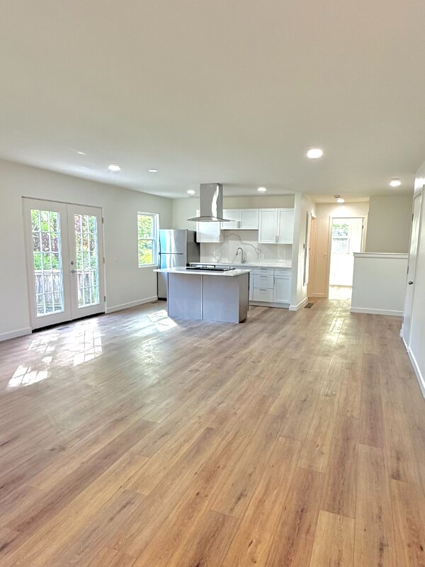 Building Photo - 6386-6386 Shelton Ct
