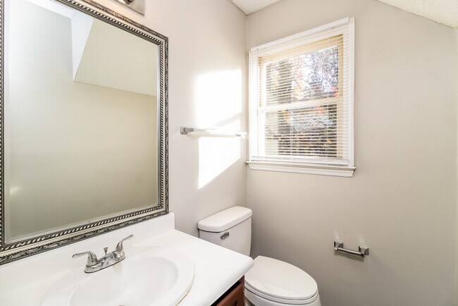 Building Photo - Bright 3-Bedroom Home in Greensboro, NC