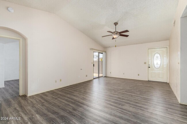 Building Photo - 8827 W Amelia Ave