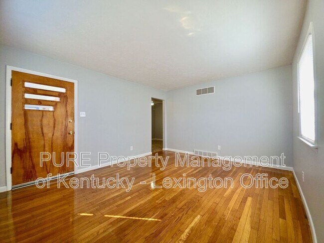 Building Photo - 3510 Lansdowne Dr