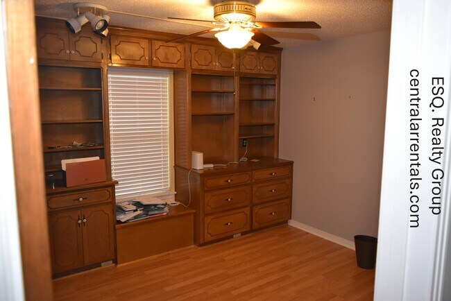 Building Photo - 4512 Somers Ave