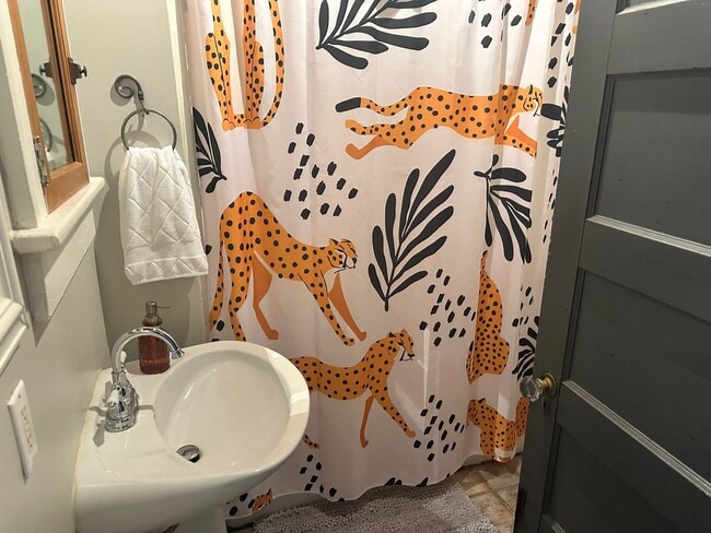 Building Photo - Adorable Home in Historic Wesley Heights!!