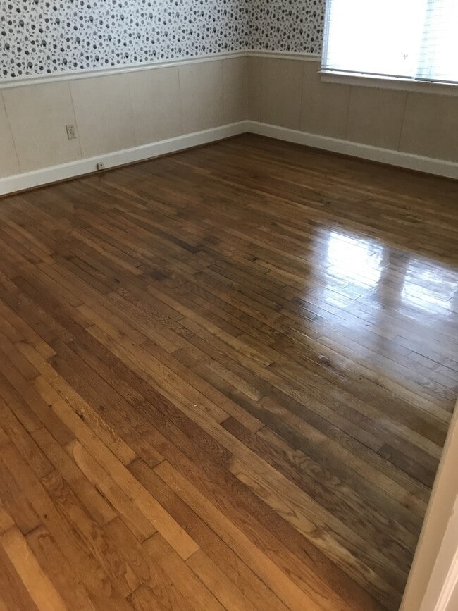 Building Photo - 3 Bed, 2 Bath Home