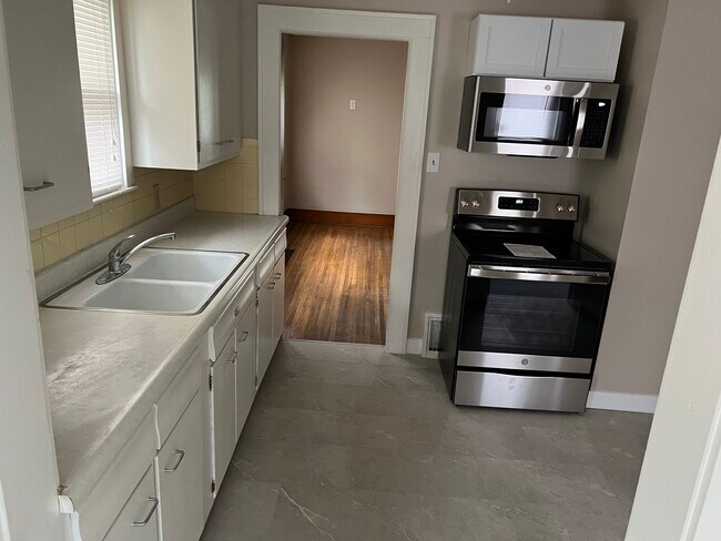 Kitchen - 1214 W Murdock St