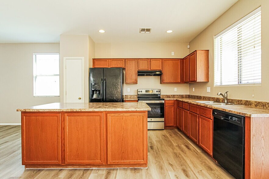 Building Photo - 15445 W Jenan Dr