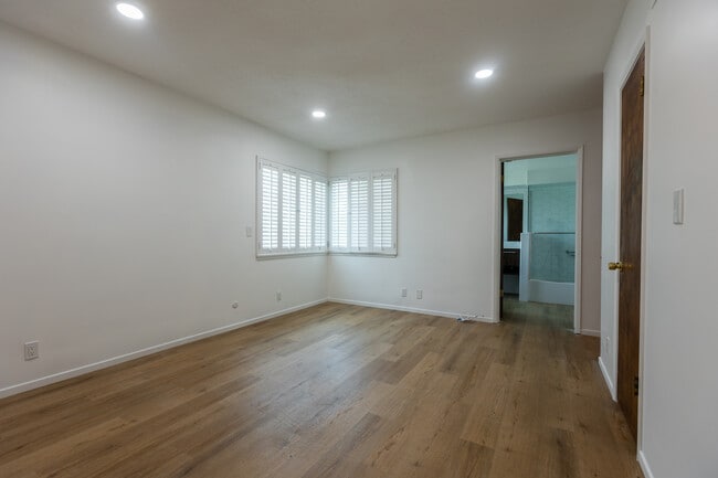 Building Photo - 1855 Alpha St