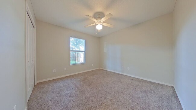 Building Photo - 113 Oakhill Ave