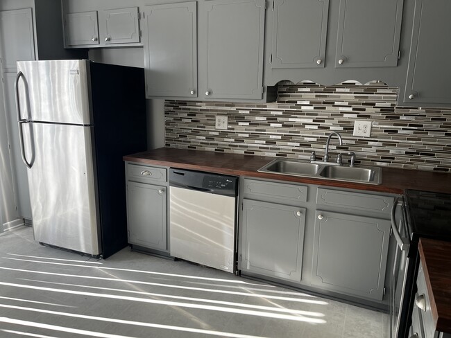 Building Photo - 1608 Windsong Ct