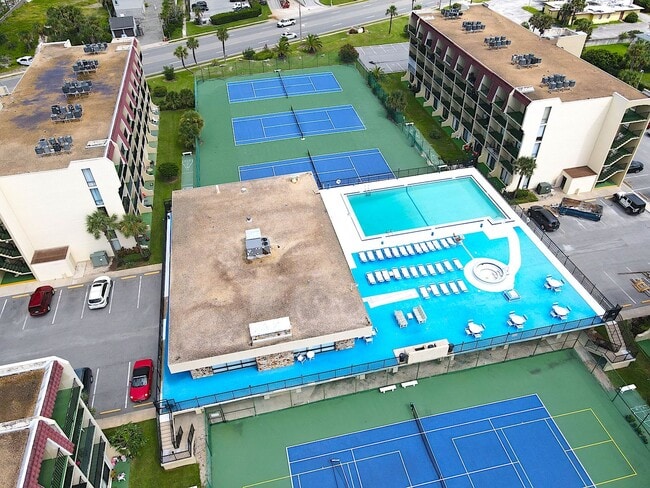Building Photo - Updated 1 Bed 1 Bath Condo Across A1A from...