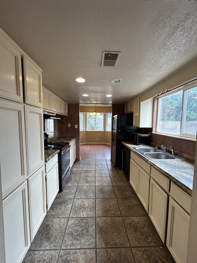 Building Photo - 7061 Luella Anne Dr NE