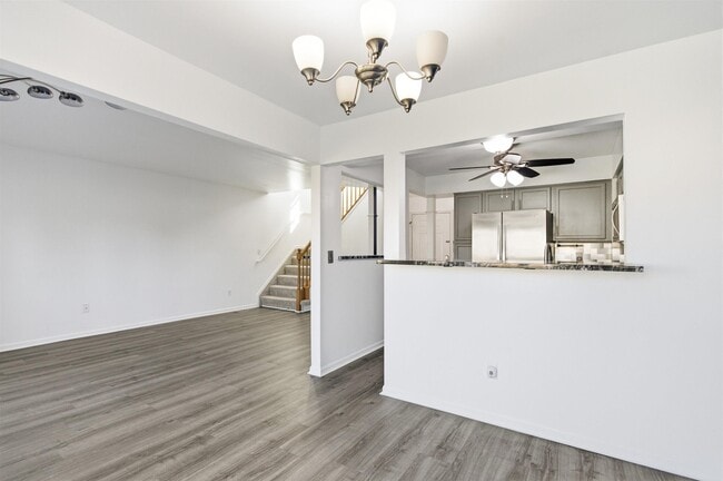 Building Photo - 3084 Village Cir