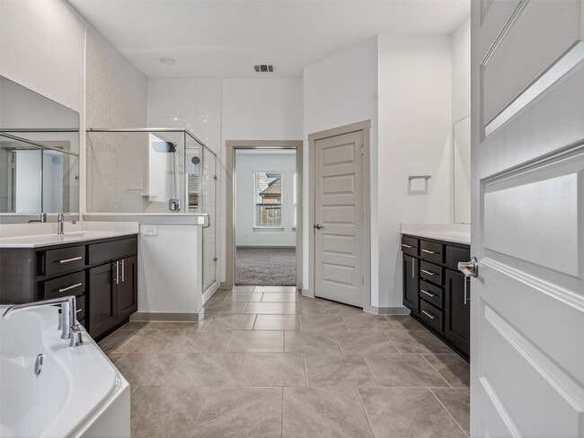 Building Photo - 818 Kingwood Dr