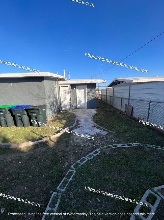 Building Photo - 1221 N Rancho Ave