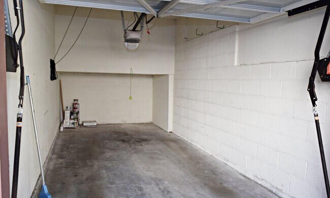 Building Photo - Modern 2 Bed 2.5Bath Townhome with Garage, Balconies & In-Unit Laundry in Linda Vista