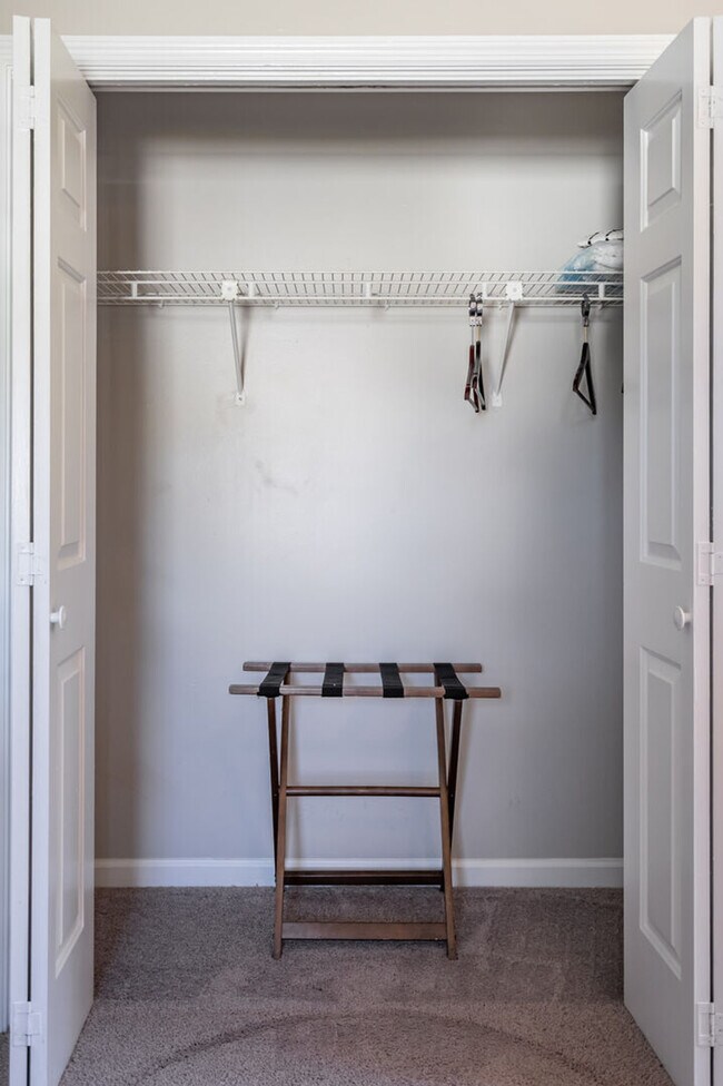 Building Photo - 25 Jennifer Ln