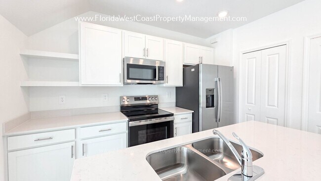 Building Photo - BRAND NEW TOWNHOME! AURORA at LAKEWOOD RANCH! MOVE IN READY OUTSTANDING LOCATION!