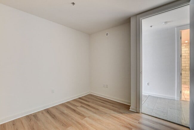 Building Photo - 4471 Dean Martin Dr