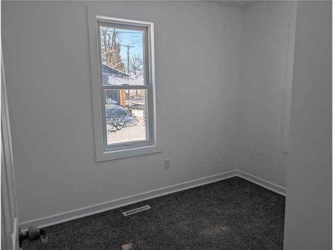 Building Photo - 302 E 48th St