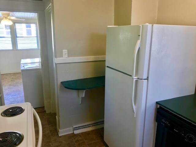 Building Photo - 306 Oakridge Blvd