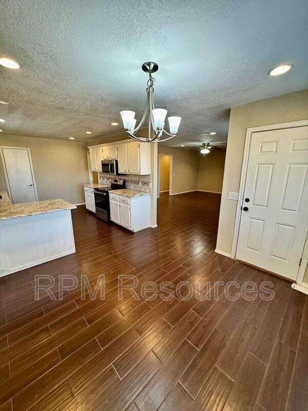 Building Photo - 1135 W Johnathan Way