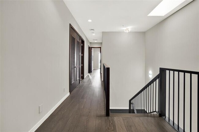 Building Photo - 425 N Ocean Blvd