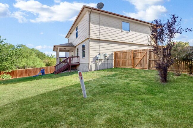 Building Photo - "Charming 3-Bedroom Home with ONE MONTH FREE!*"