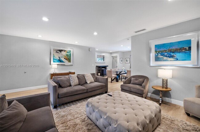 Building Photo - 7711 Coquina Dr