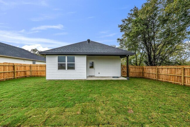 Building Photo - 309 W Martin LutherKing Dr