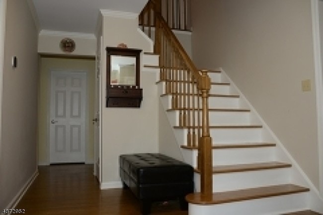 Building Photo - 5 Deer Run Dr