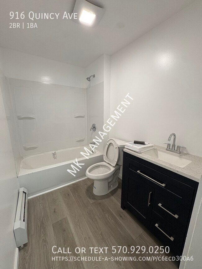 Building Photo - 916 Quincy Ave