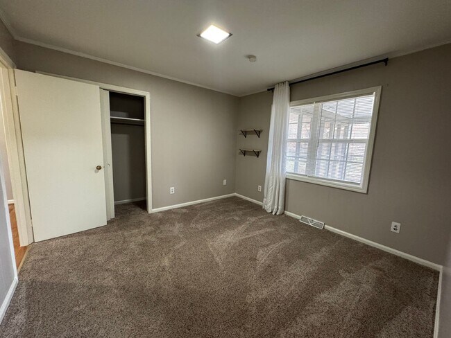 Building Photo - Private 3/2 Country House- $1,595